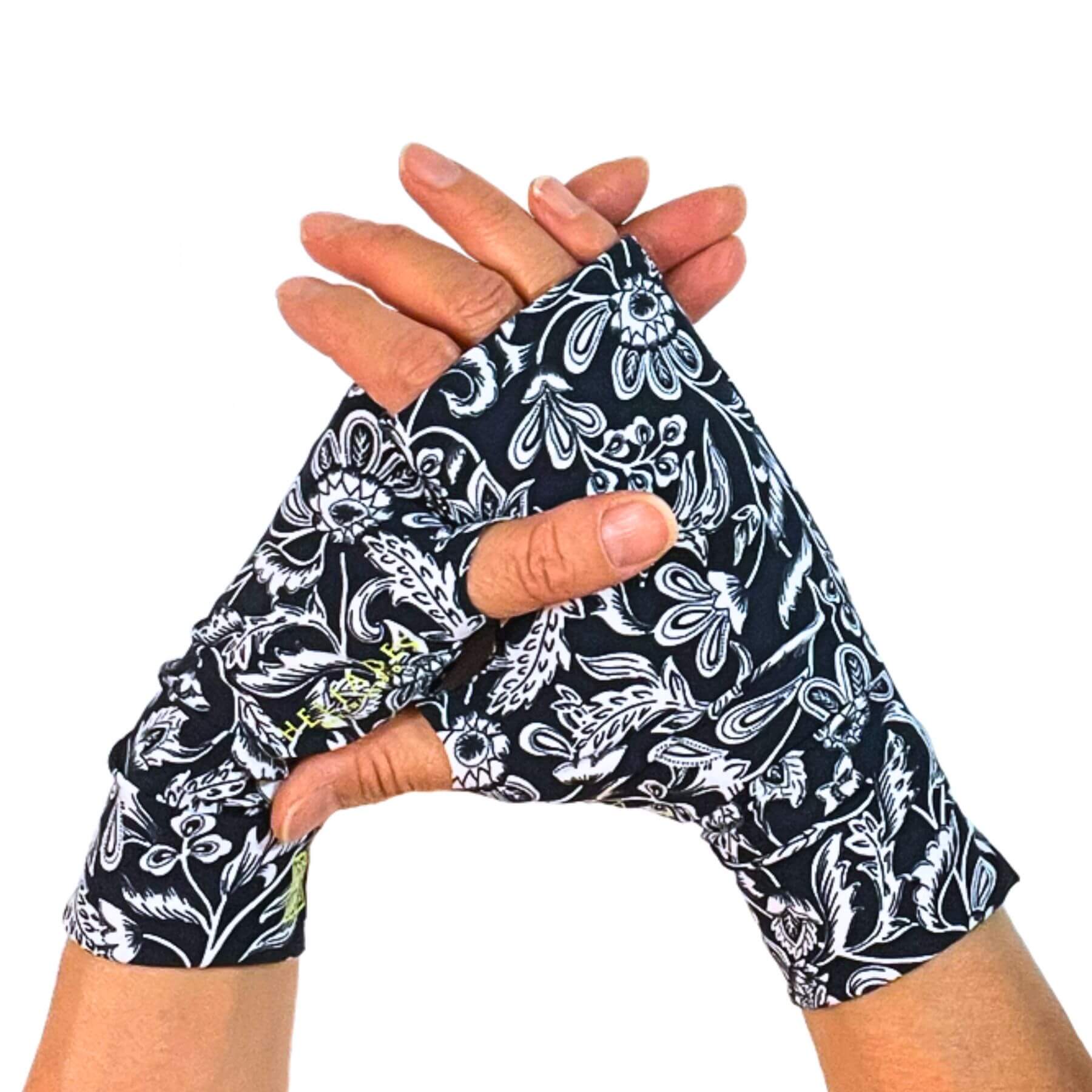 #color_navy blue floral