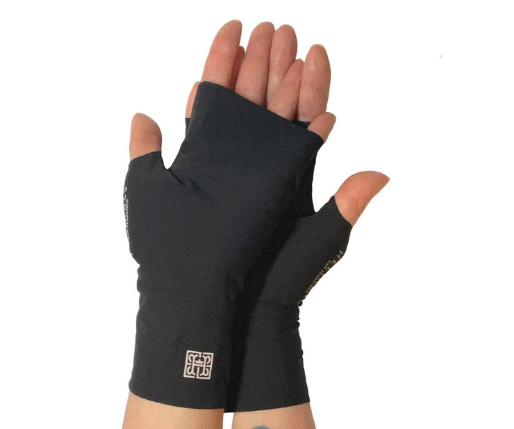 Heliades UPF 50 Sun Protective Clothing UV driving gloves in fashionable, elegant black color with silver reflective trim. These hand gloves are fingerless and seamless